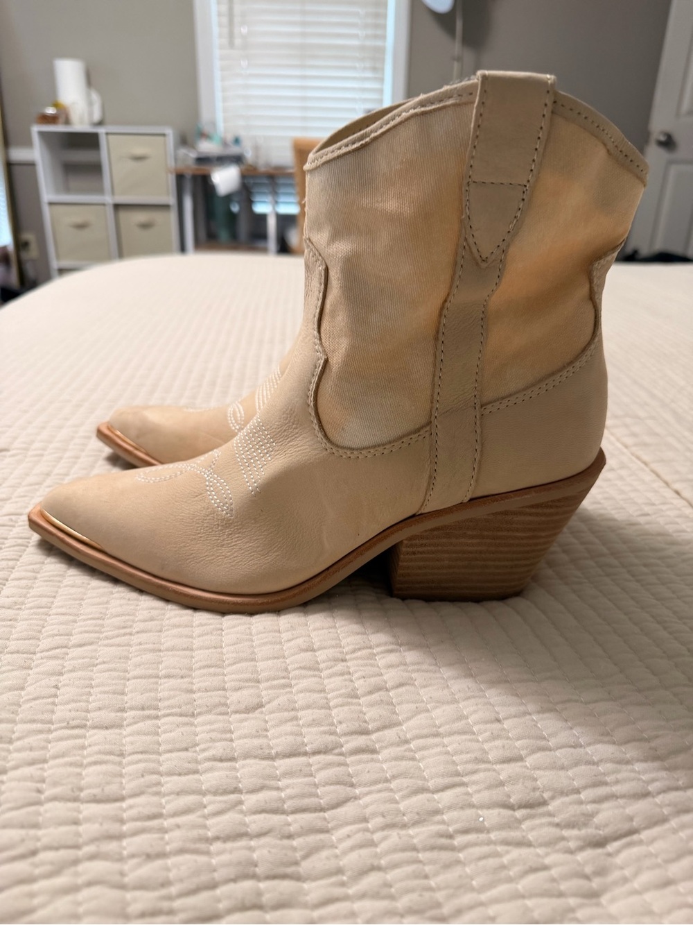 Dolce Vita vanilla nubuck Nashe Western Ankle Boots with Stacked Heel size 9